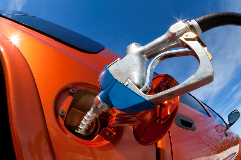 خزان الوقود لماذا يختلف مكانه في السيارات المختلفة؟‎