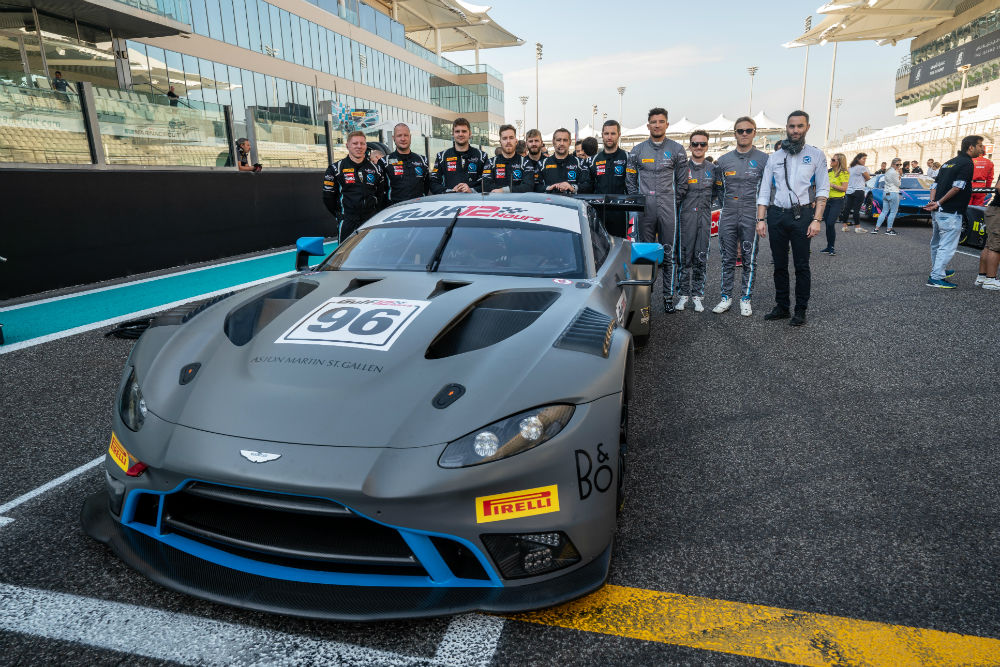 فانتاج GT3 الجديدة من استون مارتن تعتلي منصة التتويج خلال سباق الخليج
