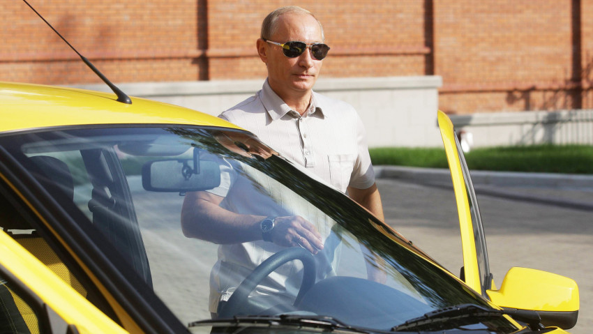 تعرفوا على أبرز السيارات التي قادها الرئيس الروسي بوتين