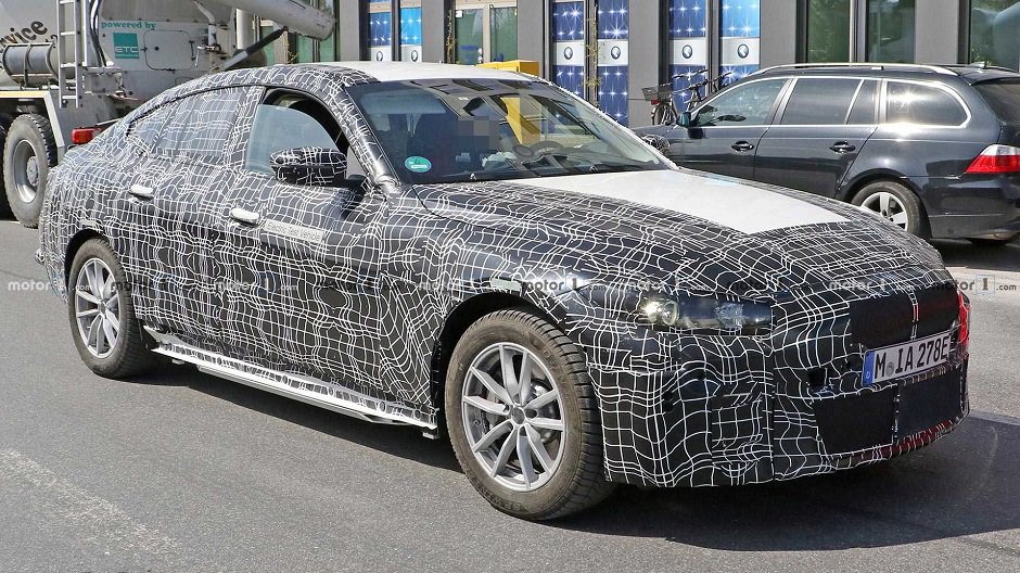 صورة تجسسية لسيارة BMW i4 الجديدة