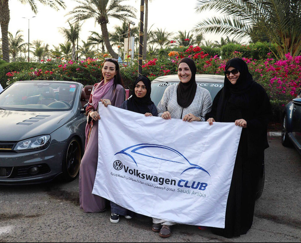بعد عام على رفع الحظر عن قيادة المرأة، السعوديات يؤسسنَ أول نادٍ للسيارات في المملكة