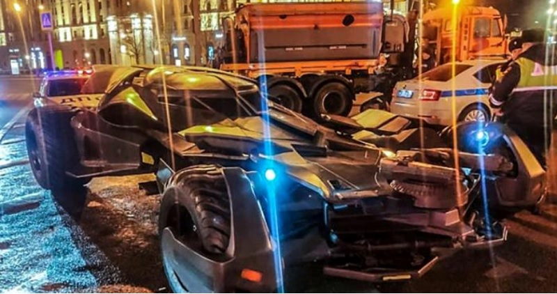 حجز سيارة باتمان المزيفة بواسطة الشرطة الروسية